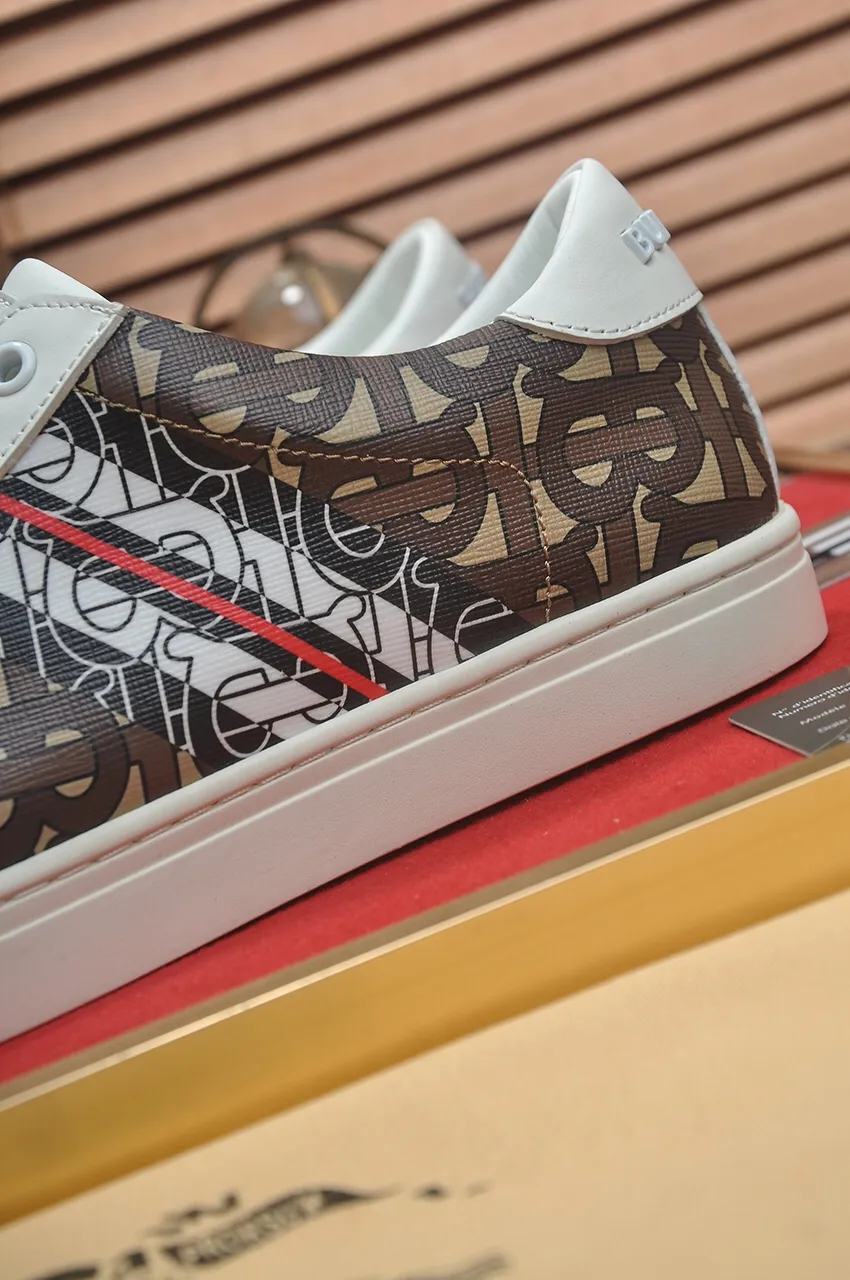 Men's shoes💰480💶[Burberry] (cowhide lining) classic low-top sneakers｜Imported cowhide with classic plaid fabric｜Cow leather lining｜Original outsole｜Fine workmanship and comfortable to wear Size: 38-44 (customized at 45)